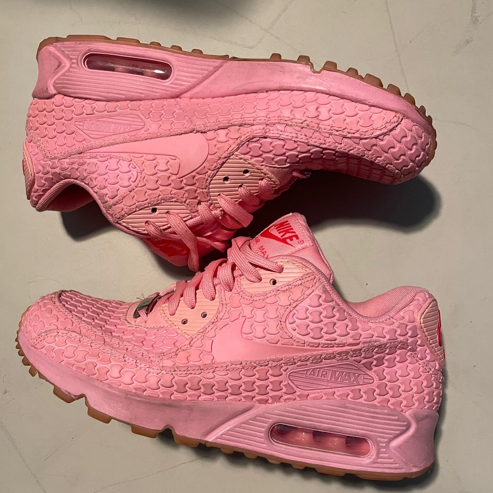 Nike Pink Air Max 90 Sneakers Textured Design